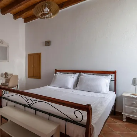 Kyr Gianni Mansion *