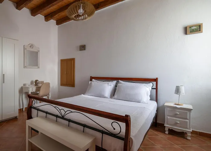 Kyr Gianni Mansion *